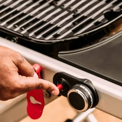 Grill gazowy Traveler czarny WEBER