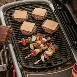 Grill gazowy Traveler czarny WEBER