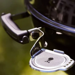 Grill węglowy ze stali chromowanej Master Touch E-575 GBS 57 cm WEBER