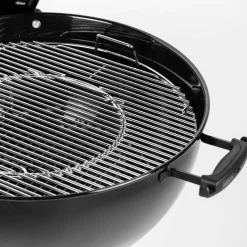 Grill węglowy ze stali chromowanej Master Touch E-575 GBS 57 cm WEBER