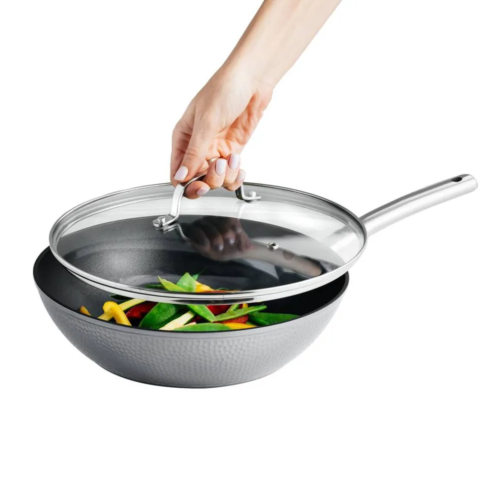 Patelnia wok z pokrywą z powłoką Qualum Basic Bubble 28 cm AMBITION