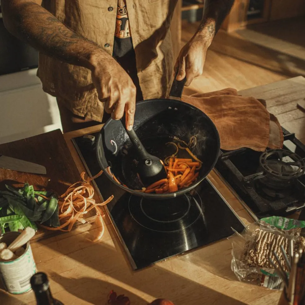 Patelnia wok z powłoką Ceratec™ Functional Form 28 cm FISKARS